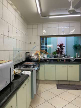 Imagem Casa com 4 Quartos à Venda, 320 m² em Jardim Santa Helena - Mogi Mirim Imagem Casa com 4 Quartos à Venda, 320 m² em Jardim Santa Helena - Mogi Mirim