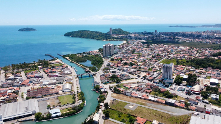 Imagem Imóvel com 3 Quartos à Venda, 90 m² em Centro - Penha Imagem Imóvel com 3 Quartos à Venda, 90 m² em Centro - Penha