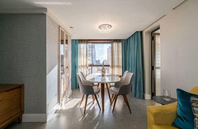 Imagem Imóvel com 3 Quartos à Venda, 238 m² em Menino Deus - Porto Alegre Imagem Imóvel com 3 Quartos à Venda, 238 m² em Menino Deus - Porto Alegre