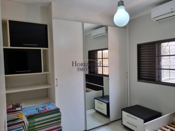 Imagem Casa com 3 Quartos à Venda, 196 m² em São Francisco - Campo Grande Imagem Casa com 3 Quartos à Venda, 196 m² em São Francisco - Campo Grande