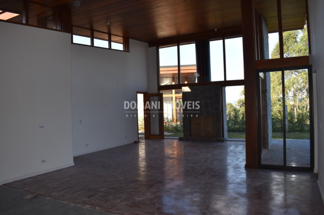 Imagem Casa com 3 Quartos à Venda, 148 m² em Região De Capivari - Campos Do Jordão
