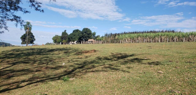 Imagem Chácara com 2 Quartos à Venda, 118 m² em Zona Rural - Angatuba