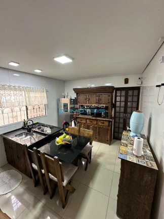 Imagem Casa com 2 Quartos à Venda, 120 m² em Guilhermina - Praia Grande