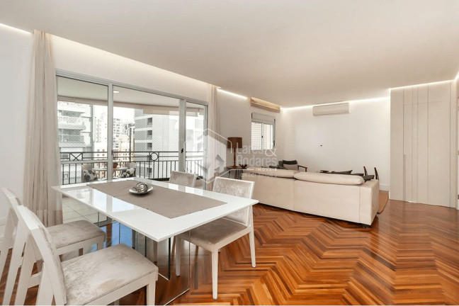 Apartamento com 2 Quartos à Venda, 126 m² em Moema - São Paulo
