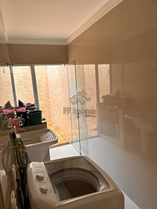 Imagem Casa com 2 Quartos à Venda, 200 m² em São Carlos