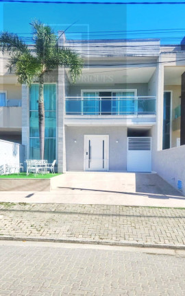 Casa de Condomínio com 3 Quartos à Venda, 240 m²