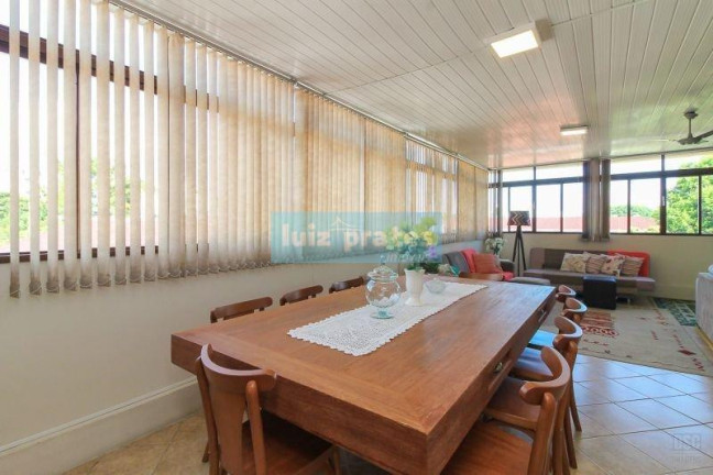Imagem Casa com 7 Quartos à Venda, 330 m² em Nonoai - Porto Alegre