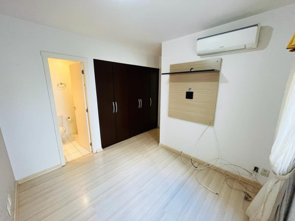 Imagem Imóvel com 3 Quartos à Venda,  em Vila Ipiranga - Porto Alegre
