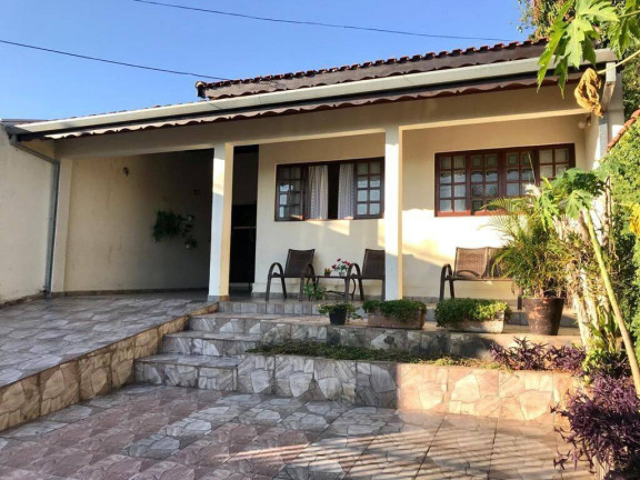 Casa com 3 Quartos à Venda,  em Granjas Santa Terezinha - Taubaté