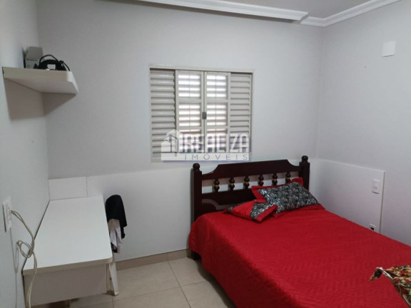 Imagem Casa com 3 Quartos à Venda, 250 m² em Conjunto Manoel Mendes - Uberaba Imagem Casa com 3 Quartos à Venda, 250 m² em Conjunto Manoel Mendes - Uberaba