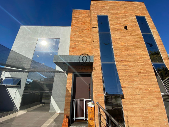 Casa com 3 Quartos à Venda, 280 m² em Alto Petrópolis - Porto Alegre