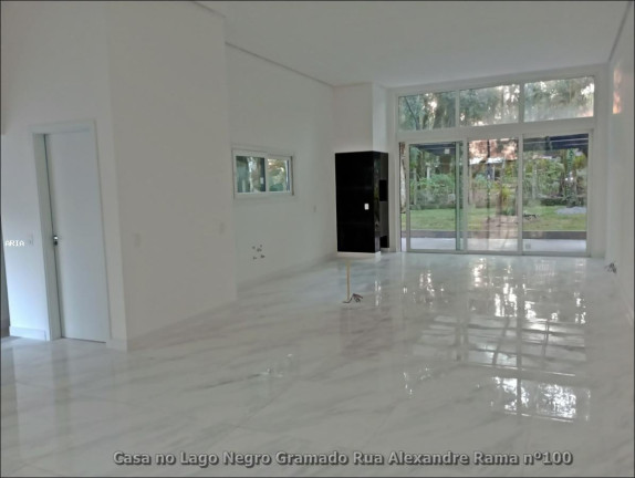 Imagem Casa com 3 Quartos à Venda, 225 m² em Lago Negro - Gramado