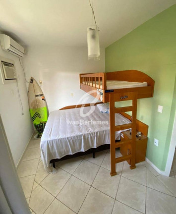 Imagem Sobrado com 3 Quartos para Temporada, em Bombas - Bombinhas Imagem Sobrado com 3 Quartos para Temporada, em Bombas - Bombinhas