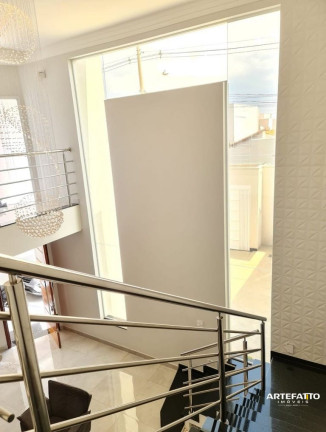 Imagem Sobrado com 3 Quartos à Venda, 205 m²
