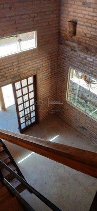 Imagem Casa com 4 Quartos para Alugar,  em Botucatu