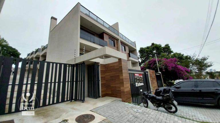 Imagem Sobrado com 3 Quartos à Venda, 166 m² em Bom Retiro - Curitiba Imagem Sobrado com 3 Quartos à Venda, 166 m² em Bom Retiro - Curitiba