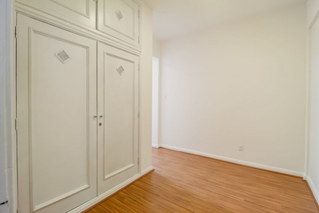 Imagem Imóvel com 3 Quartos à Venda, 126 m² em Copacabana - Rio De Janeiro Imagem Imóvel com 3 Quartos à Venda, 126 m² em Copacabana - Rio De Janeiro