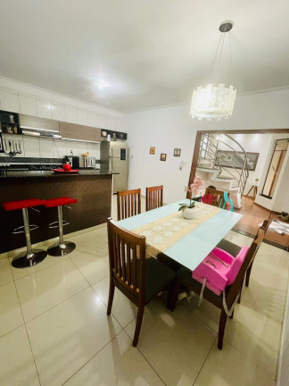 Imagem Sobrado com 3 Quartos à Venda, 217 m² em Jardim Continental Ii - Taubaté Imagem Sobrado com 3 Quartos à Venda, 217 m² em Jardim Continental Ii - Taubaté