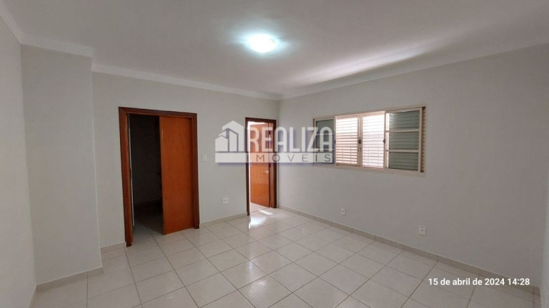 Imagem Sobrado com 4 Quartos para Alugar, 300 m² em Jardim Induberaba - Uberaba