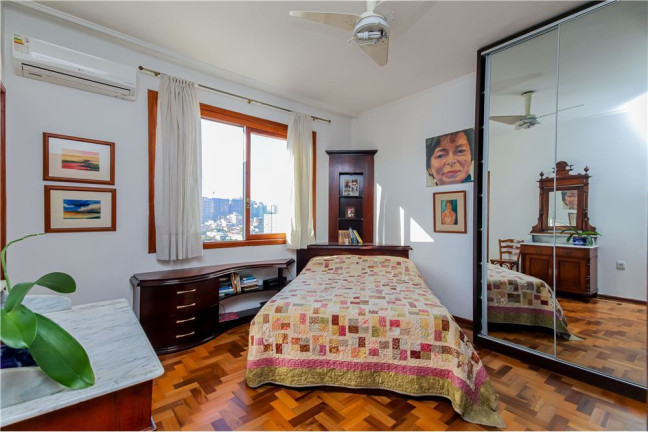 Imagem Imóvel com 2 Quartos à Venda, em Rio Branco - Porto Alegre Imagem Imóvel com 2 Quartos à Venda, em Rio Branco - Porto Alegre
