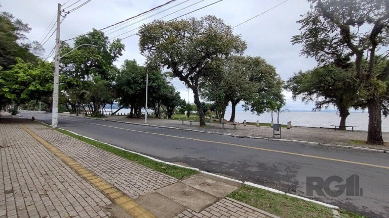 Imagem Casa com 4 Quartos à Venda, em Ipanema - Porto Alegre Imagem Casa com 4 Quartos à Venda, em Ipanema - Porto Alegre