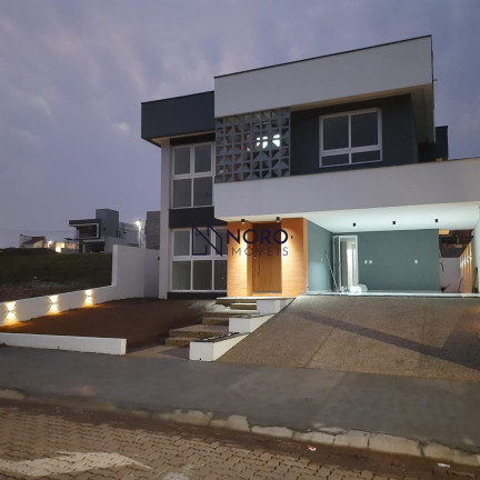 Casa de Condomínio com 3 Quartos à Venda, 220 m² em Tomazetti - Santa Maria