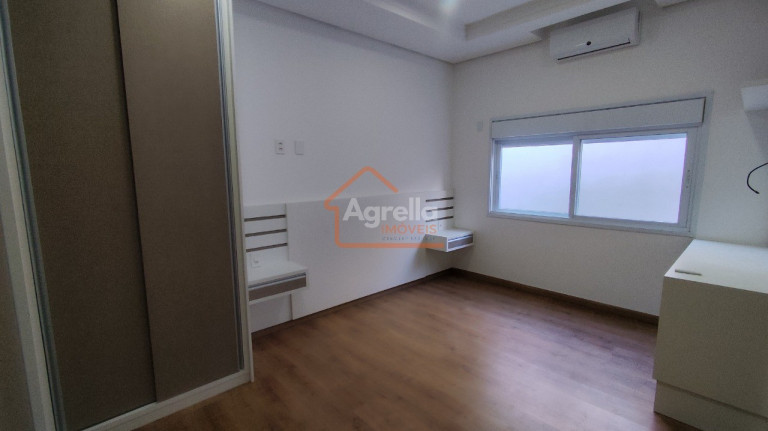 Imagem Imóvel com 3 Quartos à Venda, 237 m² em Condominio Village Da Serra - Mogi Guaç-u Imagem Imóvel com 3 Quartos à Venda, 237 m² em Condominio Village Da Serra - Mogi Guaç-u