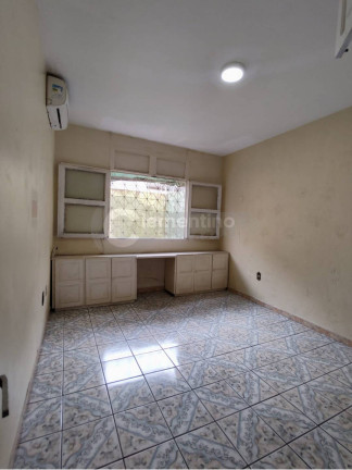 Imagem Casa com 5 Quartos à Venda, 298 m² em Centro - Manaus
