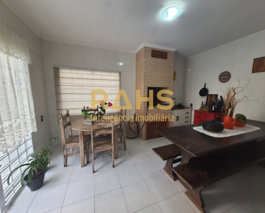 Imagem Casa com 3 Quartos à Venda, 250 m² em Anita Garibaldi - Joinville Imagem Casa com 3 Quartos à Venda, 250 m² em Anita Garibaldi - Joinville