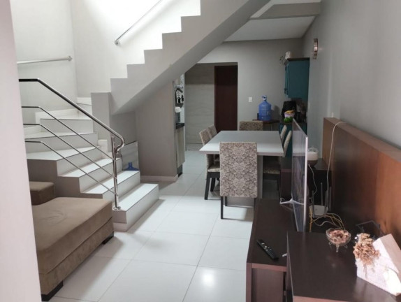 Sobrado com 3 Quartos à Venda, 75 m² em Santa Regina - Camboriú