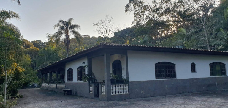 Chácara com 4 Quartos à Venda, 404 m² em Chácaras Copaco - Arujá