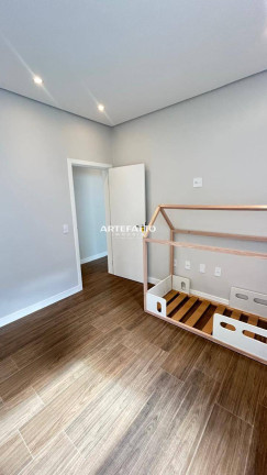 Imagem Casa com 3 Quartos à Venda, 250 m²
