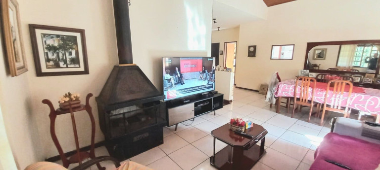 Imagem Casa com 3 Quartos à Venda, 265 m² em Vargem Grande - Teresópolis Imagem Casa com 3 Quartos à Venda, 265 m² em Vargem Grande - Teresópolis