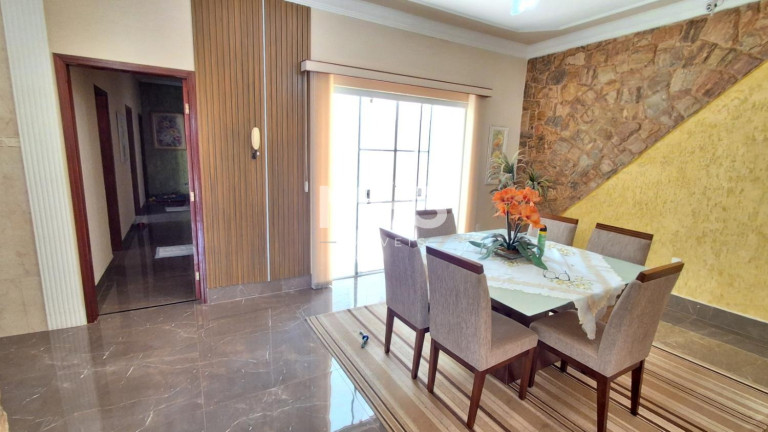 Imagem Casa com 4 Quartos à Venda, 215 m² em Vila Menuzzo - Sumaré