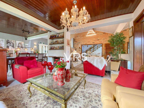 Imagem Casa com 4 Quartos à Venda, 250 m² em Golfe - Teresópolis