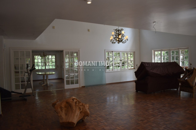 Imagem Casa com 3 Quartos à Venda, 400 m² em Região De Descansópolis - Campos Do Jordão Imagem Casa com 3 Quartos à Venda, 400 m² em Região De Descansópolis - Campos Do Jordão