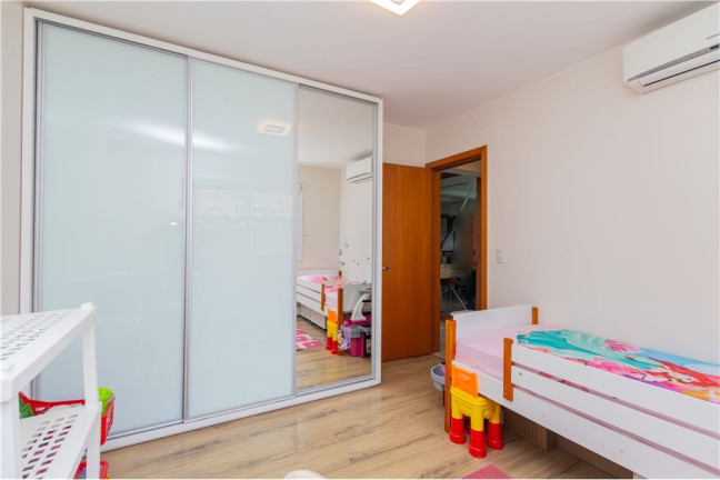 Imagem Imóvel com 2 Quartos à Venda, em Rio Branco - Porto Alegre Imagem Imóvel com 2 Quartos à Venda, em Rio Branco - Porto Alegre