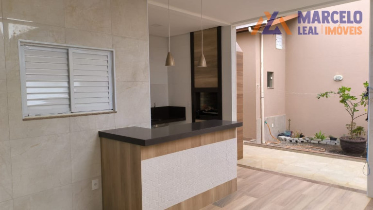 Imagem Casa com 3 Quartos à Venda, 247 m² em Candeias - Vitória Da Conquista Imagem Casa com 3 Quartos à Venda, 247 m² em Candeias - Vitória Da Conquista