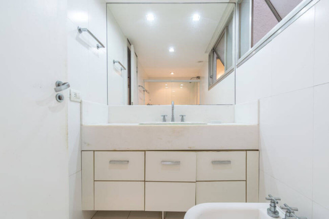 Imagem Apartamento com 3 Quartos à Venda,  em Leblon - Rio De Janeiro
