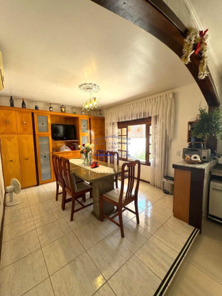 Imagem Casa com 3 Quartos à Venda, 244 m² em Cavalhada - Porto Alegre