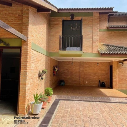 Casa à Venda, 1.035 m² em Centro - Mairiporã