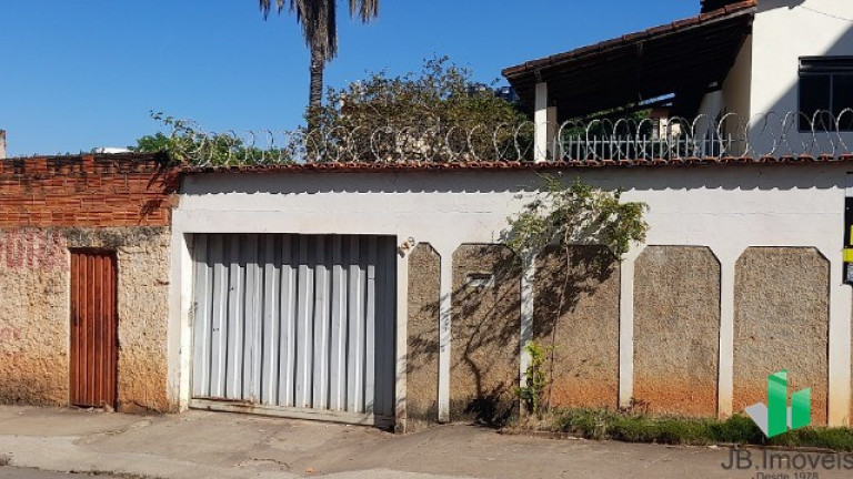 Casa com 3 Quartos à Venda, 160 m² em Vila Regina - Montes Claros
