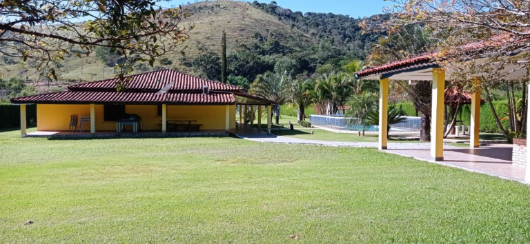 Chácara com 4 Quartos à Venda, 290 m² em Centro - Santa Branca