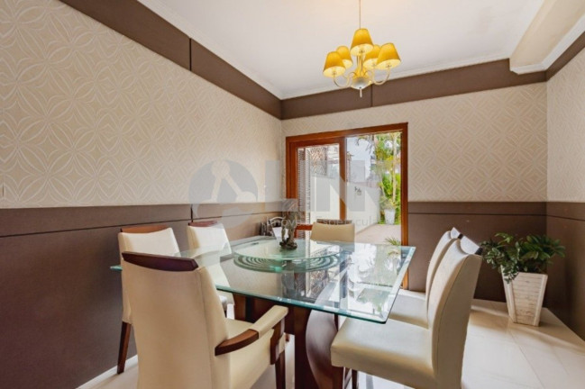 Imagem Casa com 3 Quartos à Venda, 231 m² em Jardim Itu - Porto Alegre