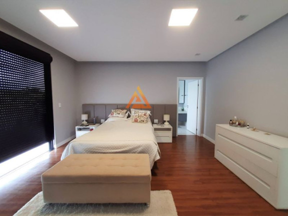 Imagem Casa de Condomínio com 3 Quartos à Venda, 300 m²