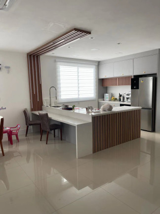 Imagem Casa com 3 Quartos à Venda, 402 m² em Camboriú - Camboriú Imagem Casa com 3 Quartos à Venda, 402 m² em Camboriú - Camboriú
