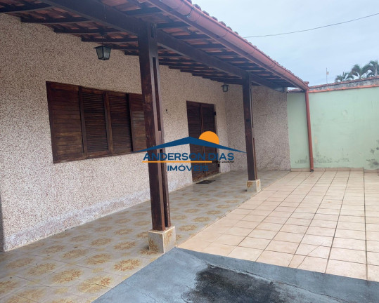 Casa com 3 Quartos à Venda, 250 m² em Praia Das Palmeiras - Caraguatatuba