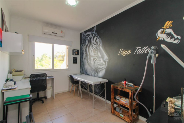 Imagem Casa com 3 Quartos à Venda, em Hípica - Porto Alegre Imagem Casa com 3 Quartos à Venda, em Hípica - Porto Alegre