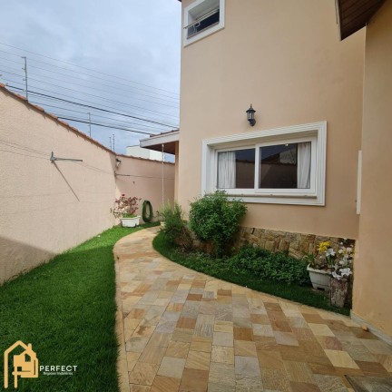 Imagem Casa com 1 Quarto à Venda, 240 m² em Jardim Maria Augusta - Taubaté Imagem Casa com 1 Quarto à Venda, 240 m² em Jardim Maria Augusta - Taubaté