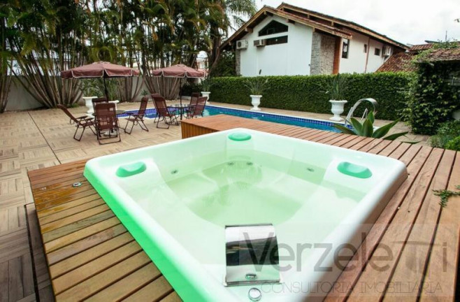 Imagem Casa com 4 Quartos para Temporada, 1.000 m² em Centro - Balneário Camboriú Imagem Casa com 4 Quartos para Temporada, 1.000 m² em Centro - Balneário Camboriú